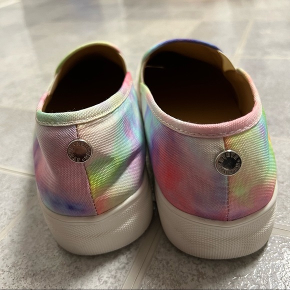 NWD Steve Madden Toshe Rainbow Tie Dye Slip On Sneakers - Picture 5 of 6